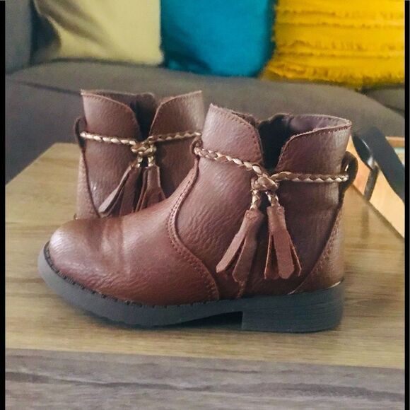 OSHKOSH B’GOSH “Size 6” Boots - Picture 1 of 6